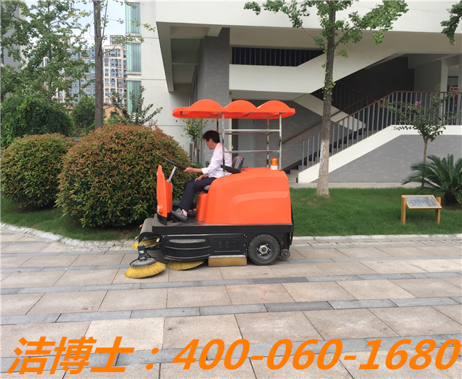 潔博士駕駛掃地車用戶案例—河南牧業(yè)經(jīng)濟(jì)學(xué)院 潔博士駕駛掃地車用戶案例—河南牧業(yè)經(jīng)濟(jì)學(xué)院