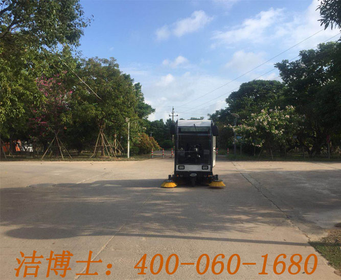 潔博士電動(dòng)掃地車(chē)客戶案例——茂名市市民公園 潔博士電動(dòng)掃地車(chē)客戶案例——茂名市市民公園