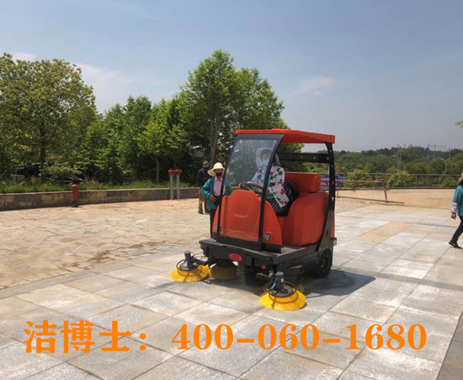 潔博士駕駛掃地車客戶案例-入駐江西潘陽縣4A級景區(qū) 潔博士駕駛掃地車客戶案例-入駐江西潘陽縣4A級景區(qū)
