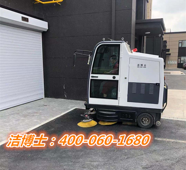 潔博士駕駛掃地車客戶案例-山西國裕物業(yè)服務(wù)有限公司 潔博士駕駛掃地車客戶案例-山西國裕物業(yè)服務(wù)有限公司